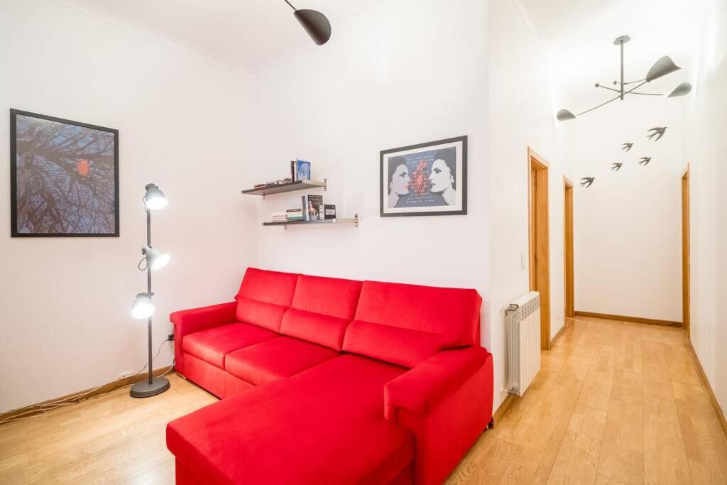 Beautiful Near The Center Of Apartment *